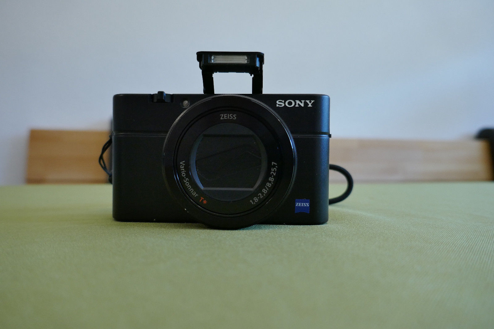 SONY RX100 III M3 Kompaktkamera m. ZEISS Objektiv / guter Zustand mit OVP