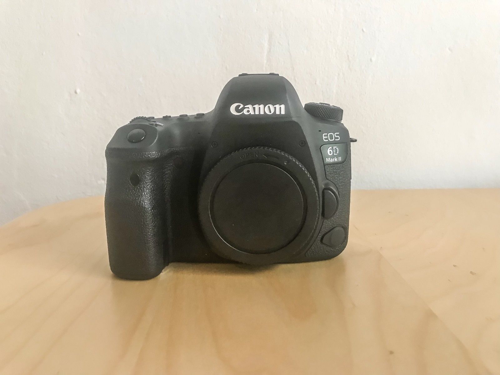 Canon EOS 6D Mark II 26.2MP Digitalkamera - Gehäuse / Body - kaum genutzt