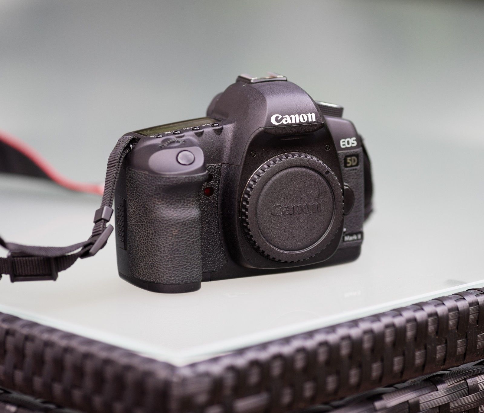 Canon EOS 5D Mark II 21,1 MP Digitalkamera (Nur Gehäuse) wenig Auslösungen