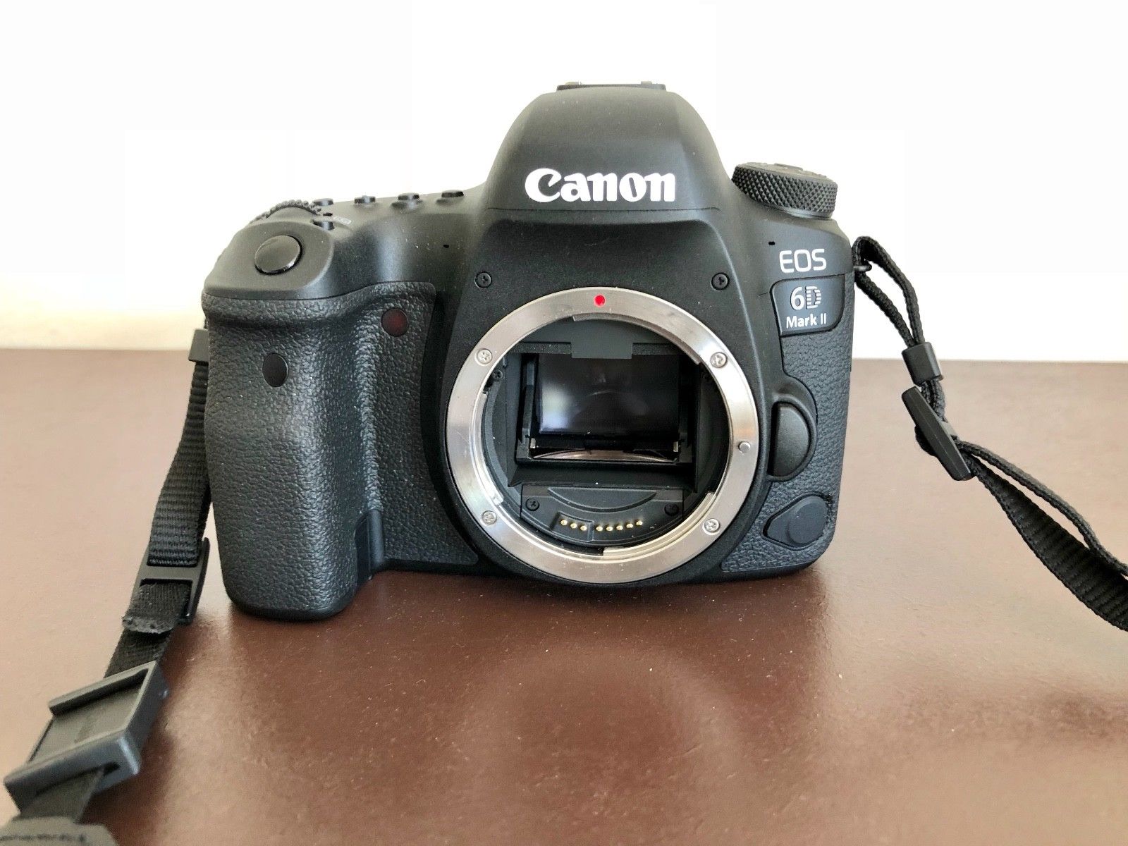 Canon EOS 6D Mark II 26.2MP Digitalkamera - Body, erst 7 Monate alt in OVP