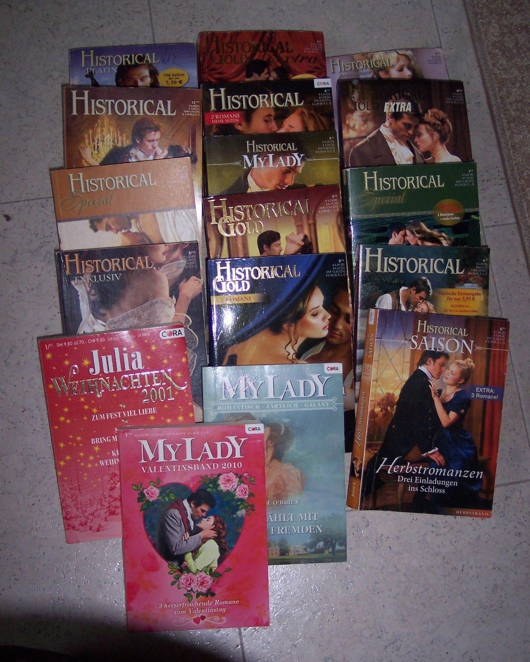 17 Cora Taschenbücher mit insgesamt 29 Romanen (Historical, My Lady, Julia)