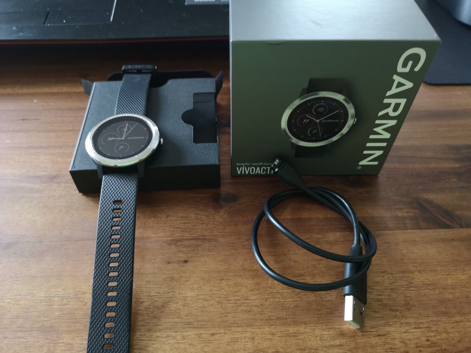 Garmin Vivoactive 3  Smartwatch - Schwarz mit 20 Monaten Restgewährleistung