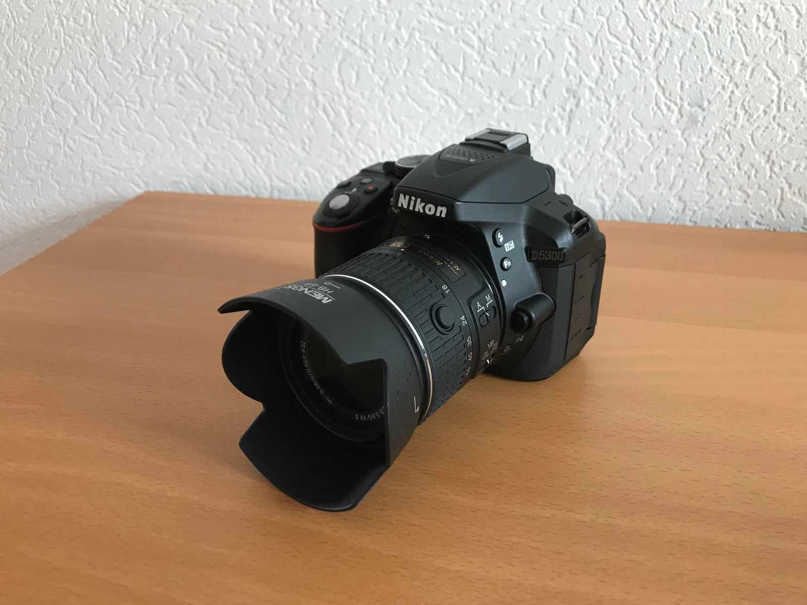 Nikon D D5300 24.2 MP SLR-Digitalkamera - Schwarz (Kit mit AF-S DX 18-55mm VRII)