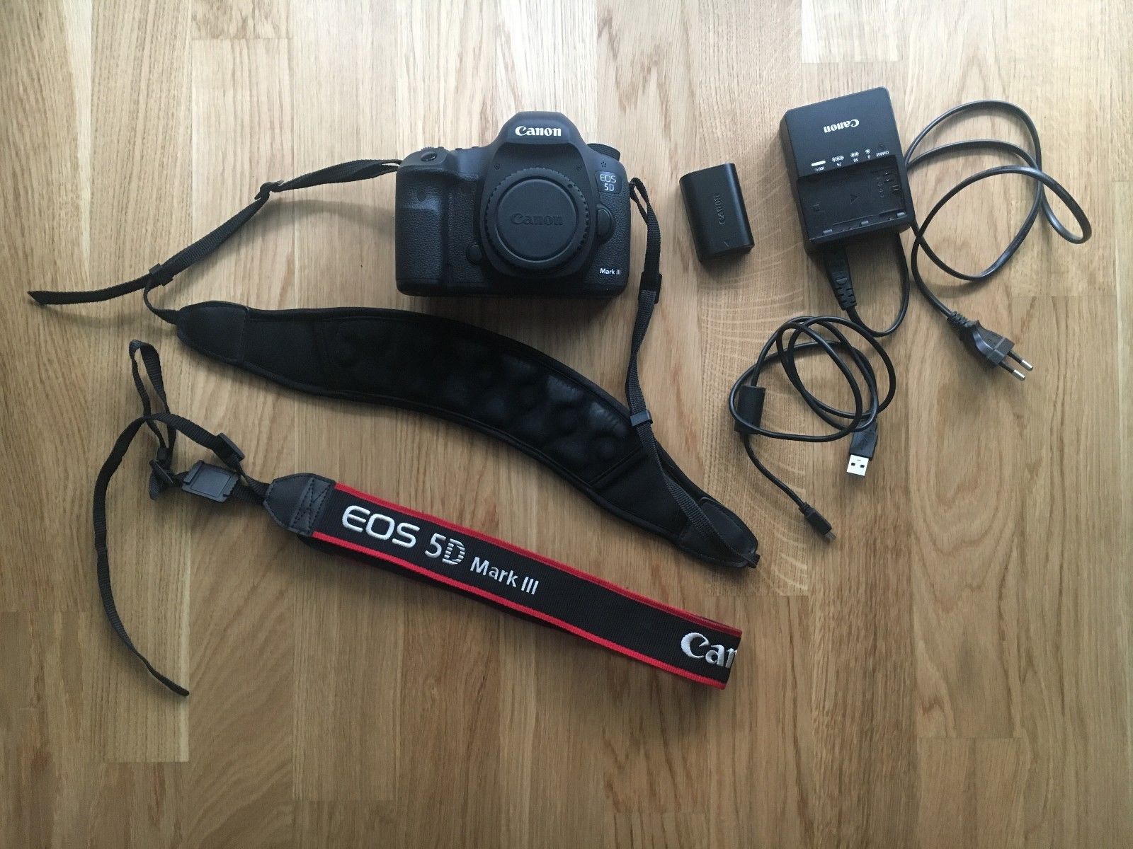 Canon EOS 5D Mark III in TOP Zustand mit 7732 Auslösungen + CompactFlash 32GB