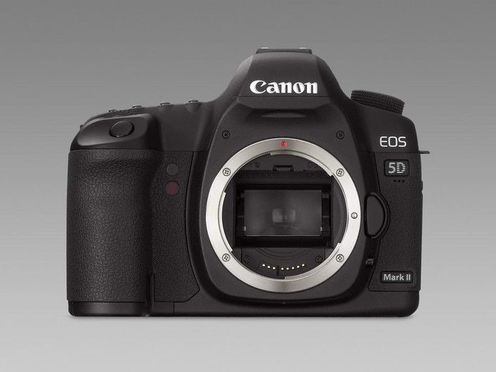 Canon EOS 5D Mark II 21,1 MP Digitalkamera, Zubehörpaket