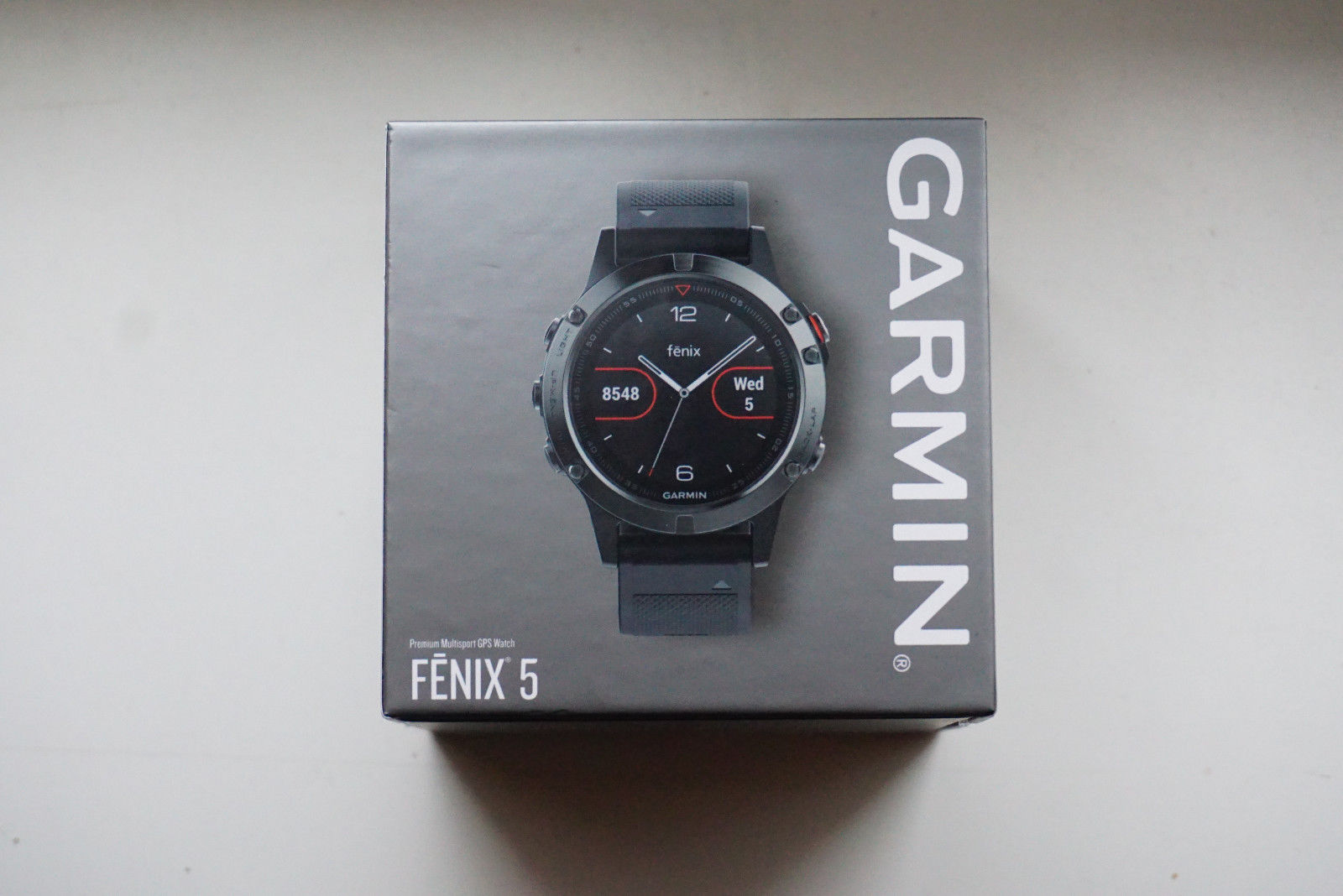Garmin - Fenix 5 grau mit schwarzen Armband, Neu