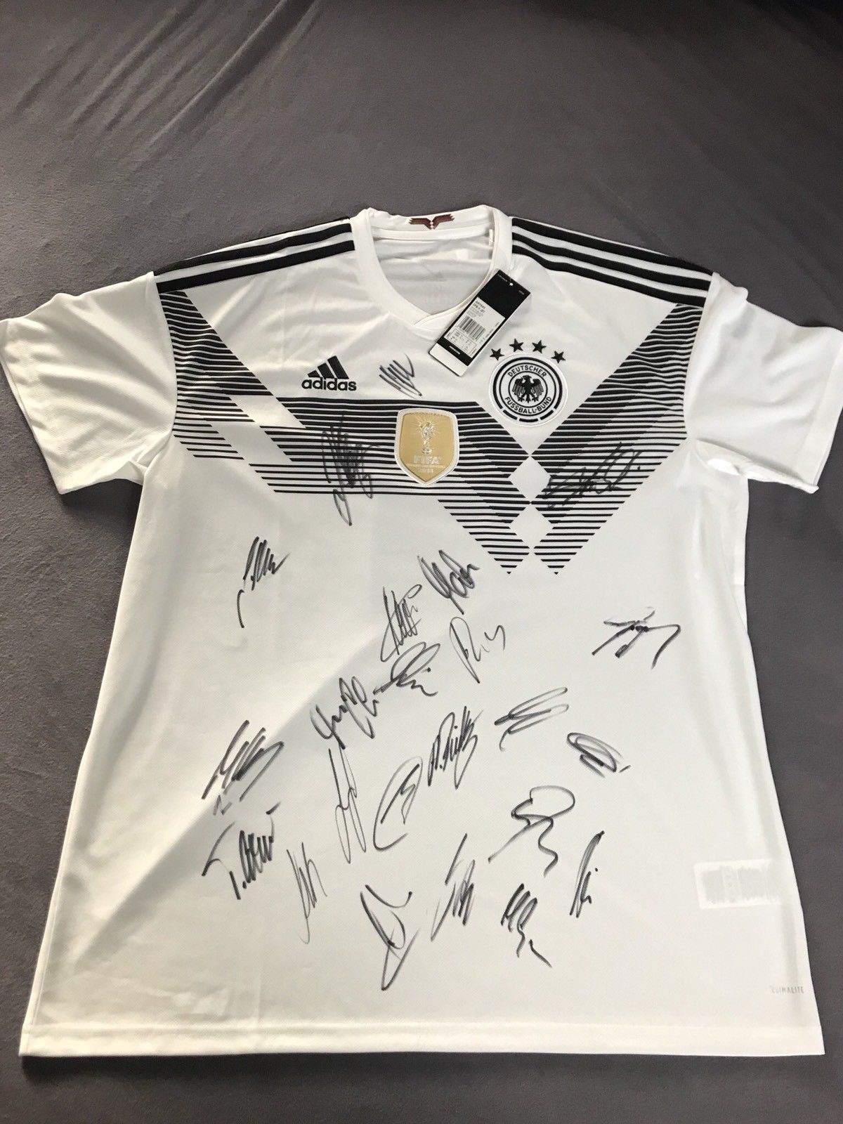 DFB Deutschland Adidas Home Trikot WM 2018 SIGNIERT vom Weltmeister NEU Gr. M