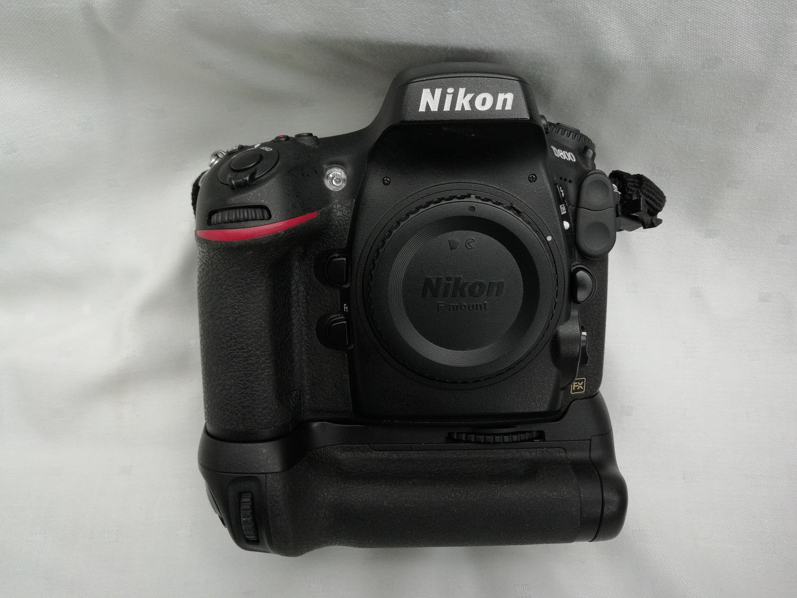 Nikon D800 mit Batterigriff Nikon MB D 12