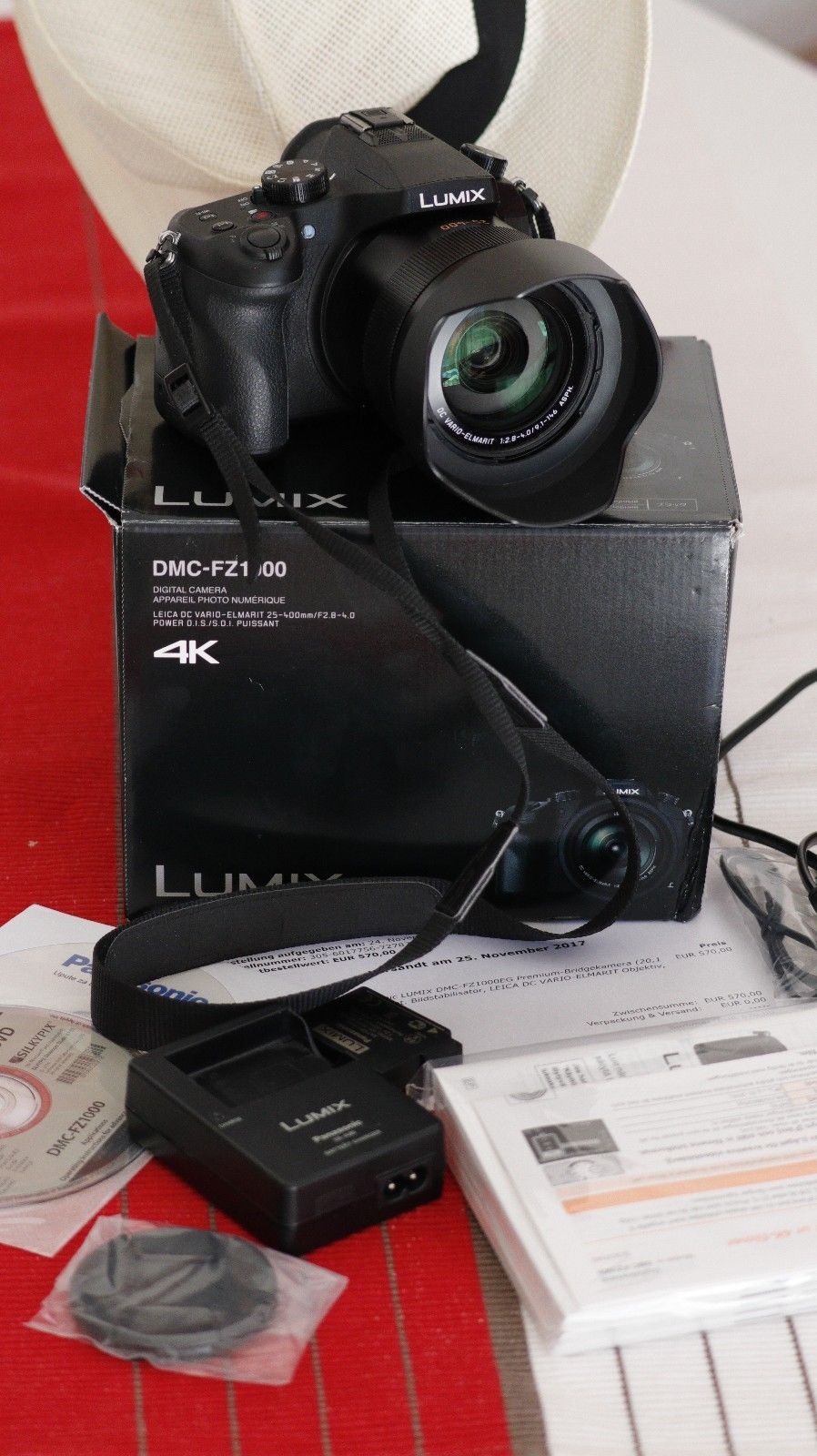 Panasonic LUMIX DMC-FZ1000 20.1 MP Digitalkamera - Schwarz Neuwertig