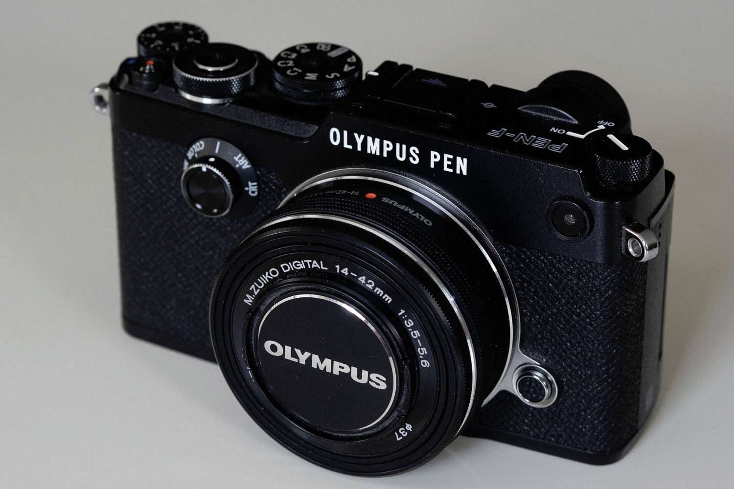 Olympus PEN-F 20.3MP Digitalkamera - Schwarz (mit Pancake Zoom 14-42mm)