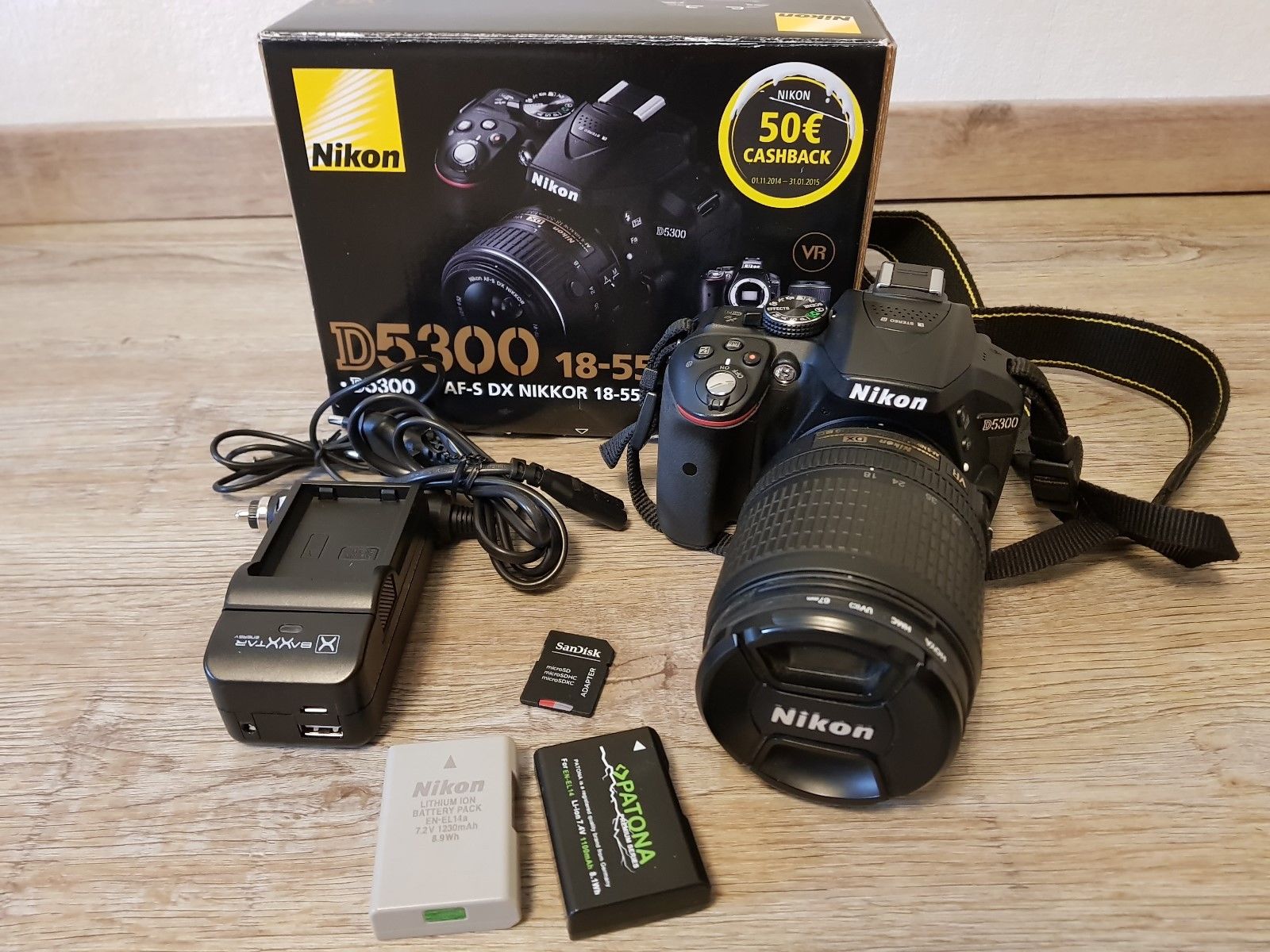  Nikon-D5300-DSLR-Kamera-mit-Nikkor-18-105-mm-Objektiv-Tasche-Zubehörpaket