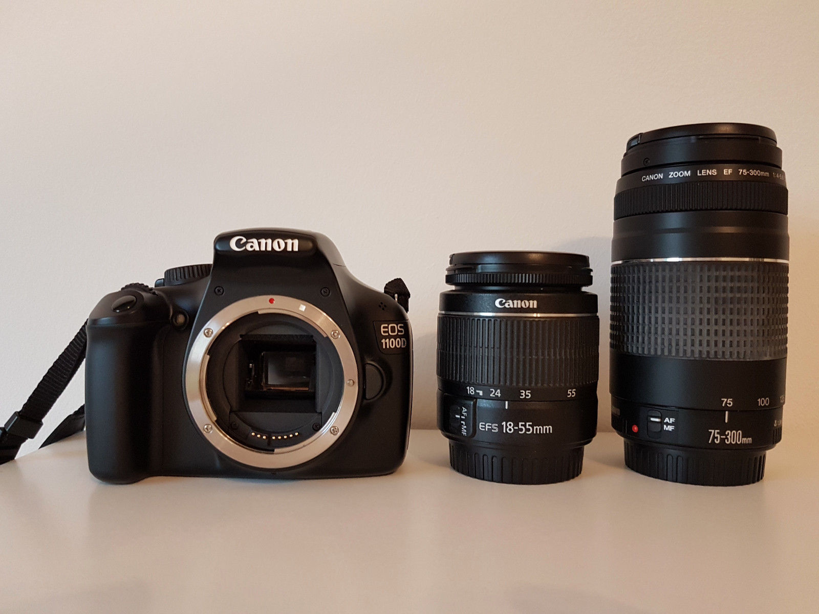 Canon EOS 1100D / EOS Rebel T3 12.2MP Digitalkamera - Schwarz + 2 Objektive