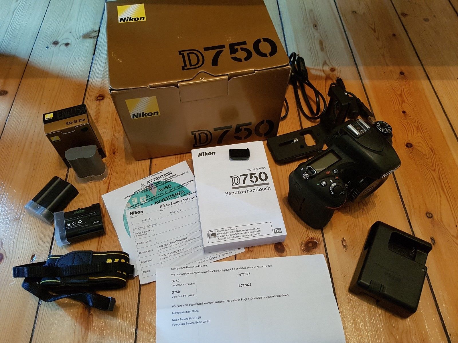 Nikon D750 Paket - nur knapp 7000 Auslösungen + Zubehörpaket