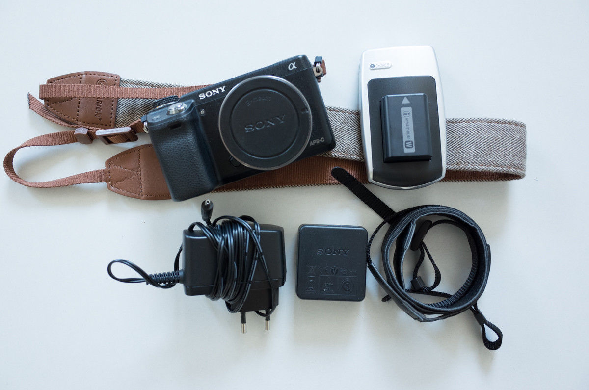 Sony Alpha NEX-6 16.1 MP Digitalkamera - Schwarz (Body Only) mit Zubehörpaket!