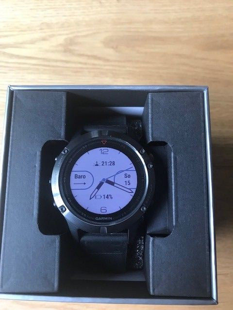 Garmin Fenix 5 GPS 47mm Smartwatch Sportuhr - Grau / Schwarz in OVP