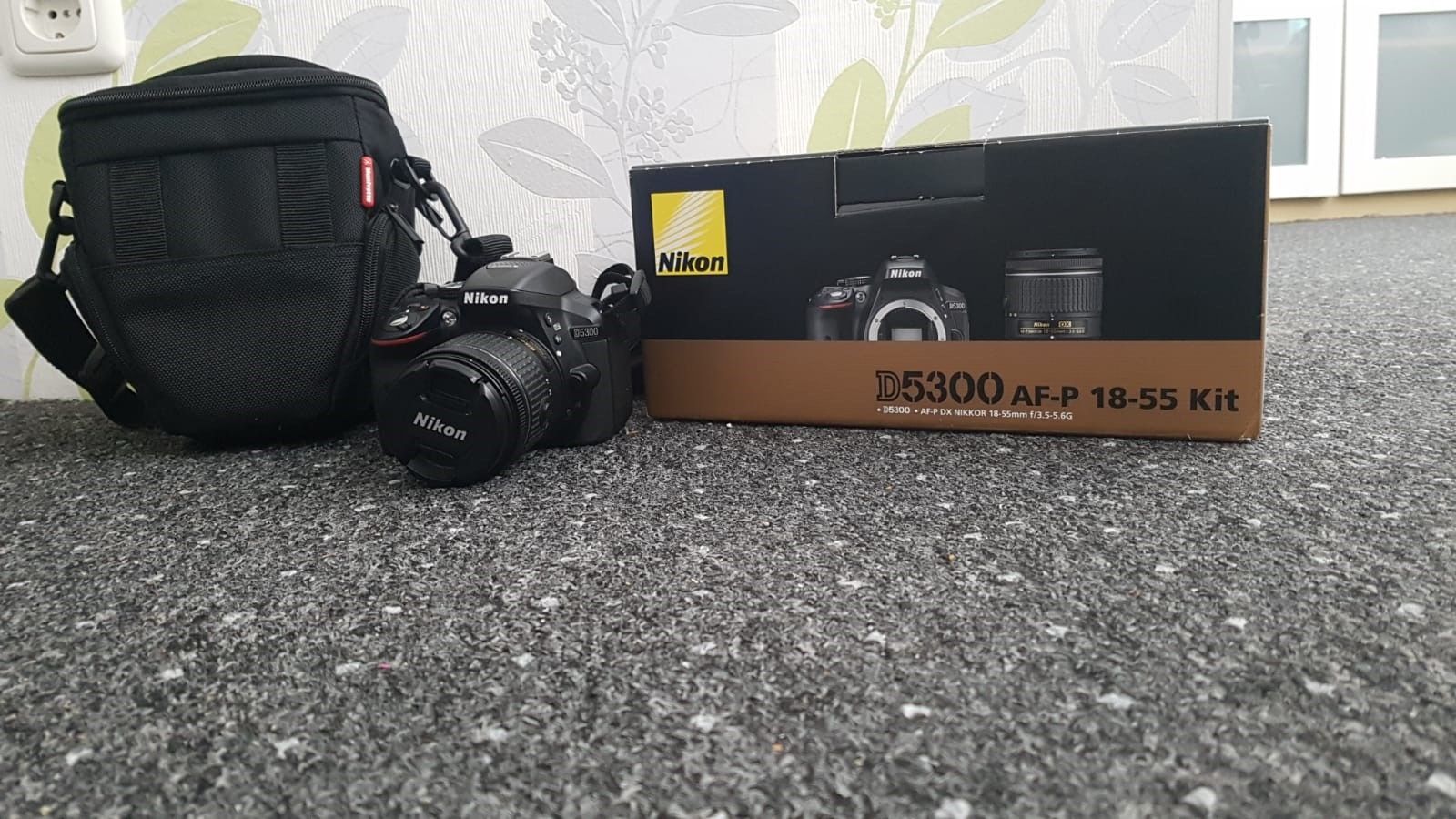 Nikon D5300 Kit mit AF-P DX VR 18-55 Digitale Spiegelreflexkamera Schwarz