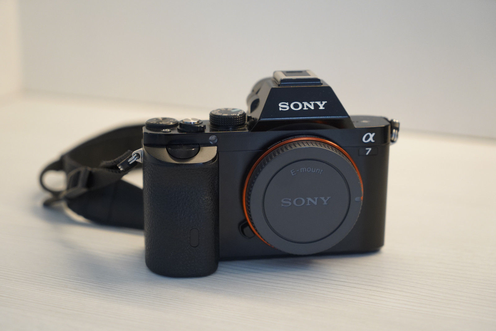 Sony Alpha ILCE-7 a7 Kamerabody + Zubehörpaket: Zweitakku + 64GB Sandisk Extreme