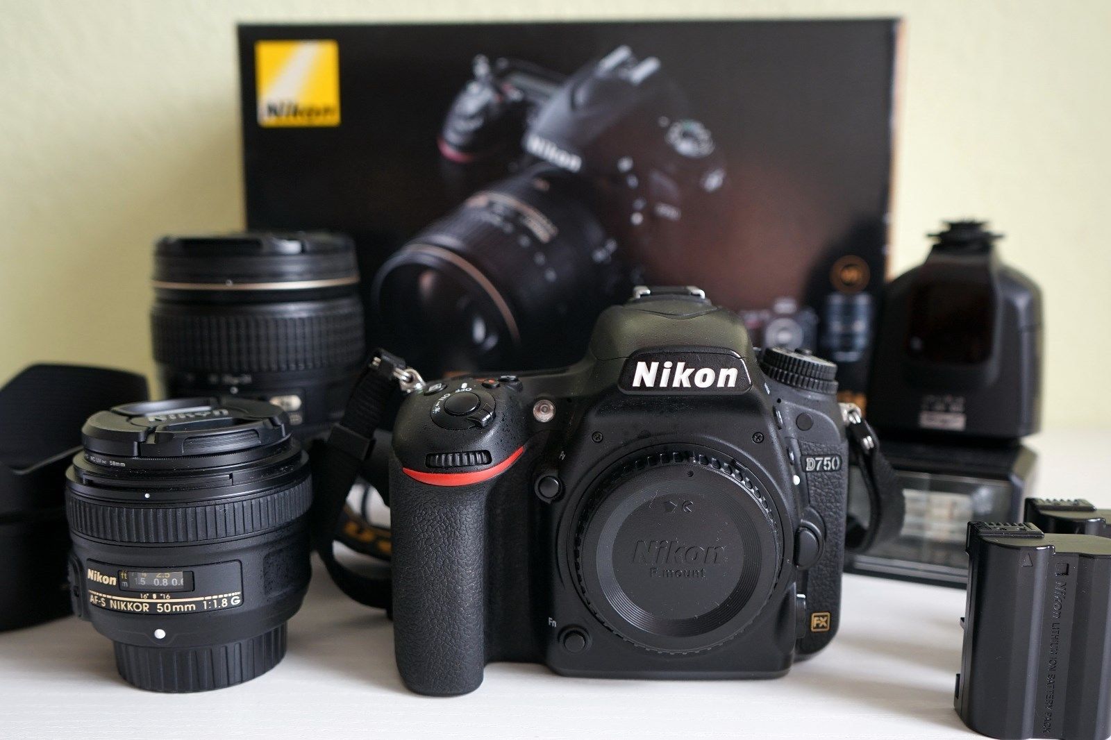 Nikon D D750 24.3MP Digitalkamera - Schwarz (Kit mit AF-S VR 24-120mm Objektiv) 