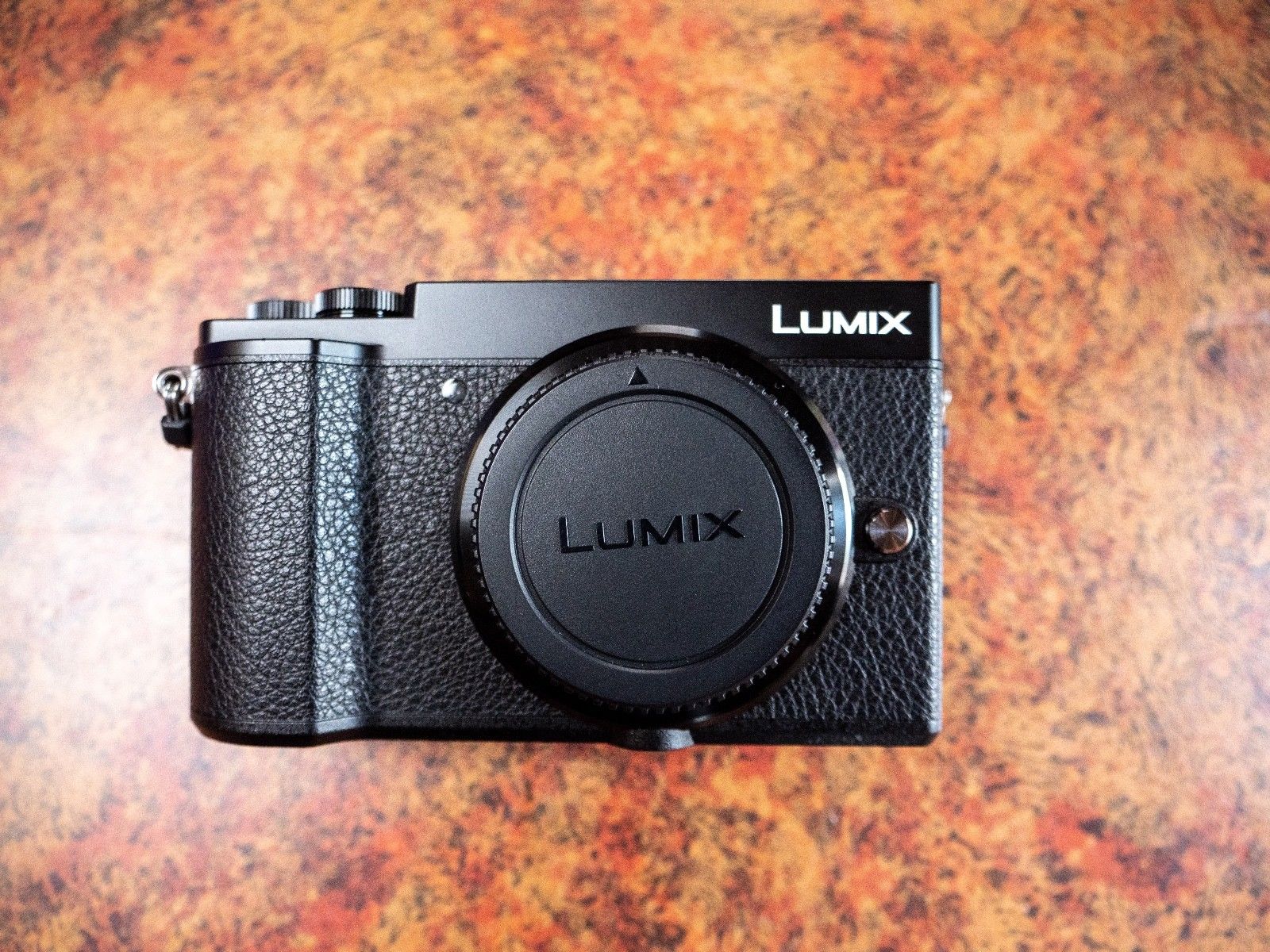 Panasonic Lumix gx9 20MP, Klappsucher, Hybrid-Kontrast AF, 4K, Touch Screen