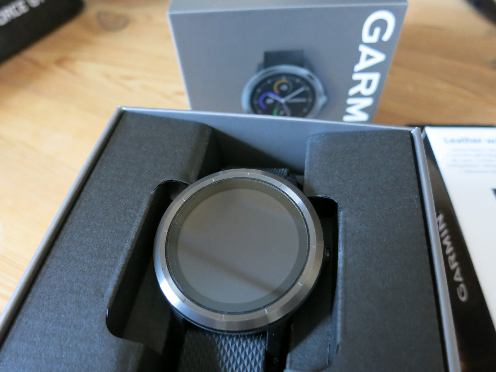 Garmin Vivoactive 3 schwarz GPS Sportuhr Smartwatch neuwertig + Lederarmband