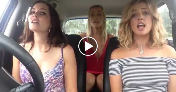 Was treiben diese 3 hübsche Frauen in einem Auto?