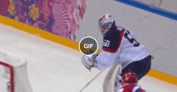 Хоккеист дразнит беззубого хоккеиста gif