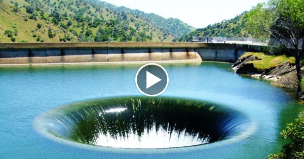 10 Mysteriöse Erdlöcher - Die du gesehen haben musst!