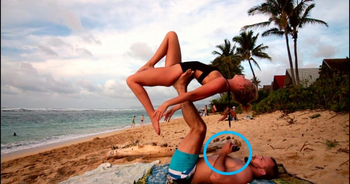 Während einer Yoga-Übung auf Hawaii stellt er nach zwei Jahren die eine Frage